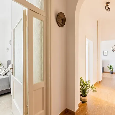 Apartamento Cozy And Bright Pyramid Roma